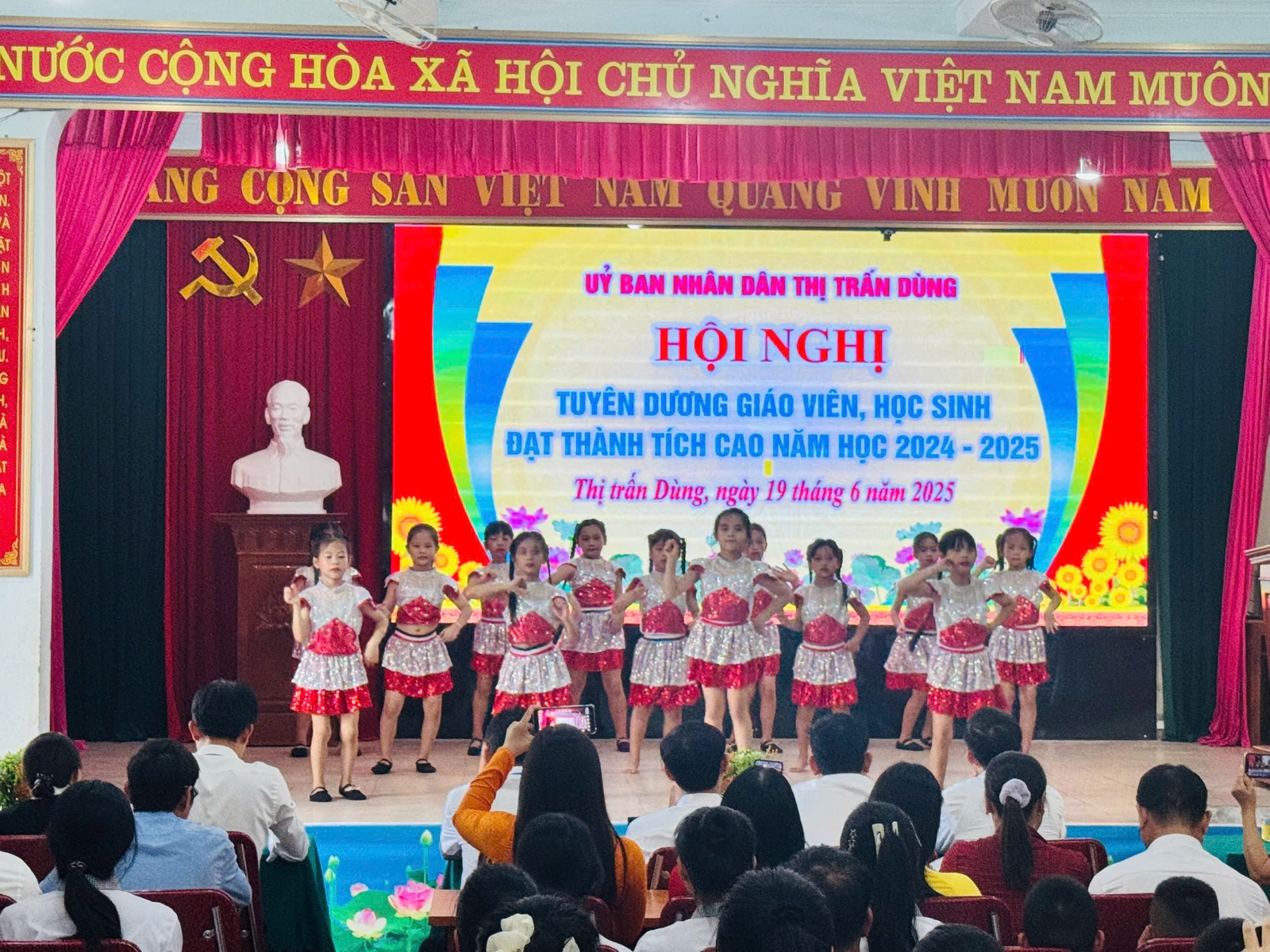 Chương trình văn nghệ chào mừng Hội nghị