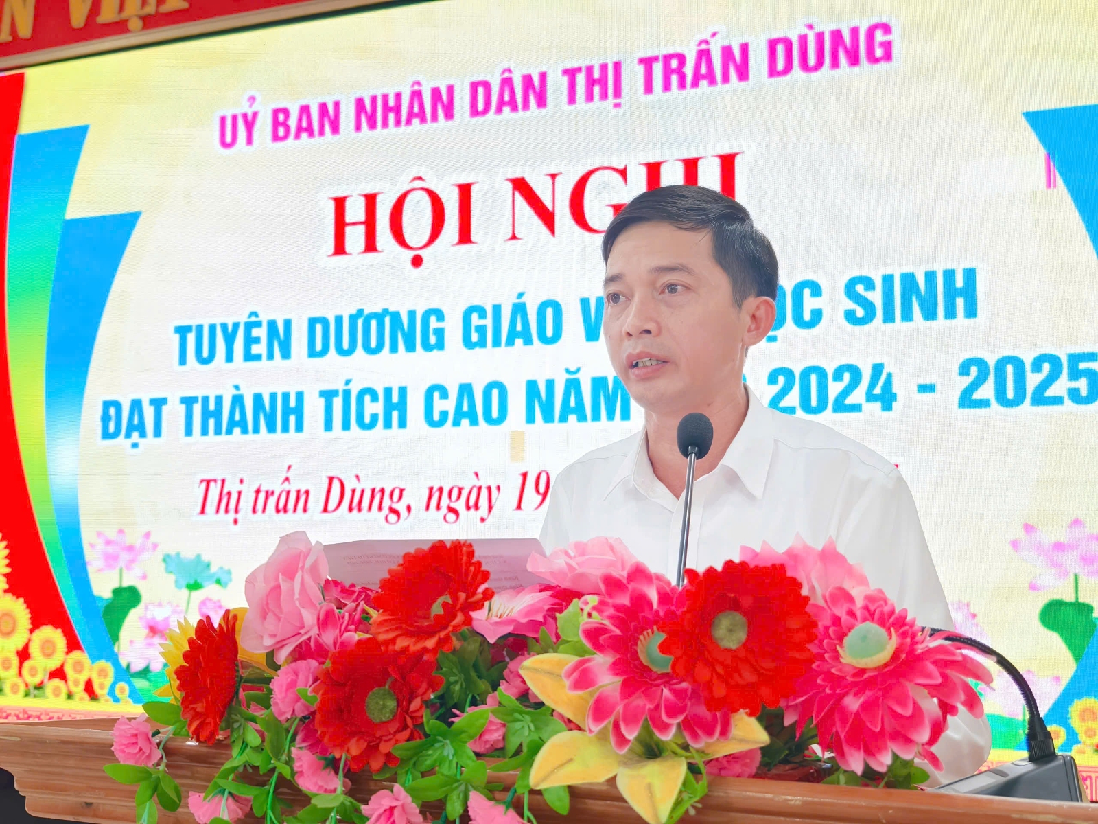 Đồng chí Trình Văn Bằng - Bí thư Đảng ủy phát biểu chỉ đạo Hội nghị